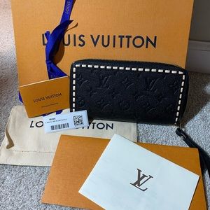 Beautiful Louis Vuitton wallet. Authentic